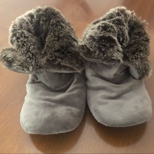 Restoration hardware fuzzy slippers